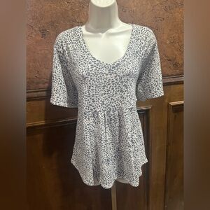 NWOT SIZE M Millibon Speckled White and Gray Blouse